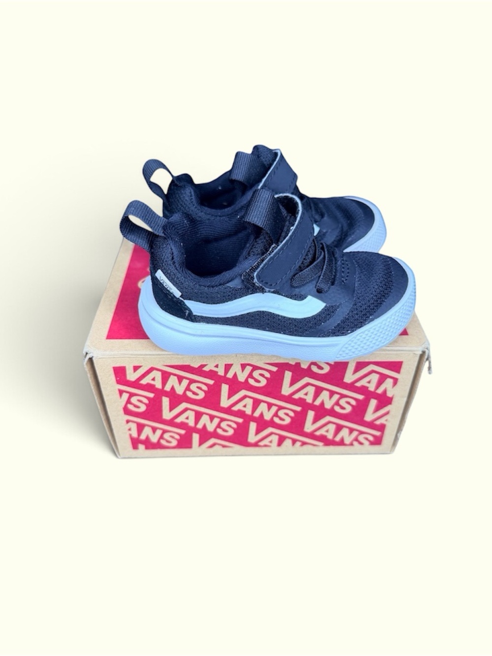 Vans UltraRange Athletic Sneaker Black And White (4)
